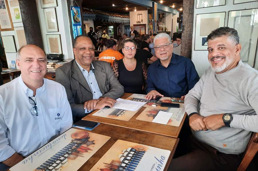 Rogério Gebin (vice-presidente), Edilon Mesquita (diretor de Seguros), Elenice Souto (secretária), João Paulo Mello (presidente) e Maurício Tadeu (diretor Tesoureiro)