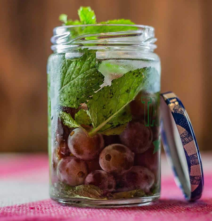 Caipirinha de Uva e Hortelã. Crédito: Divulgação.