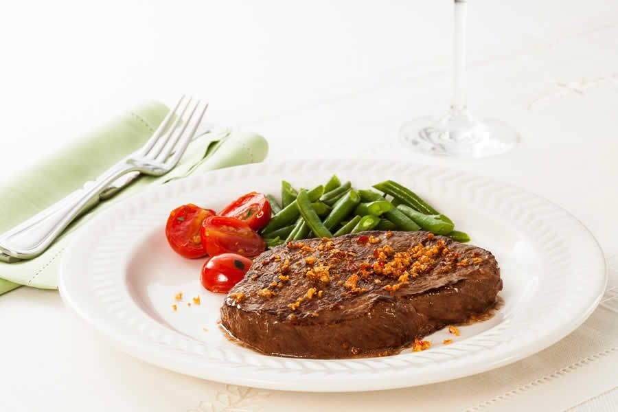 Receita de patinho grelhado com vagem e tomate