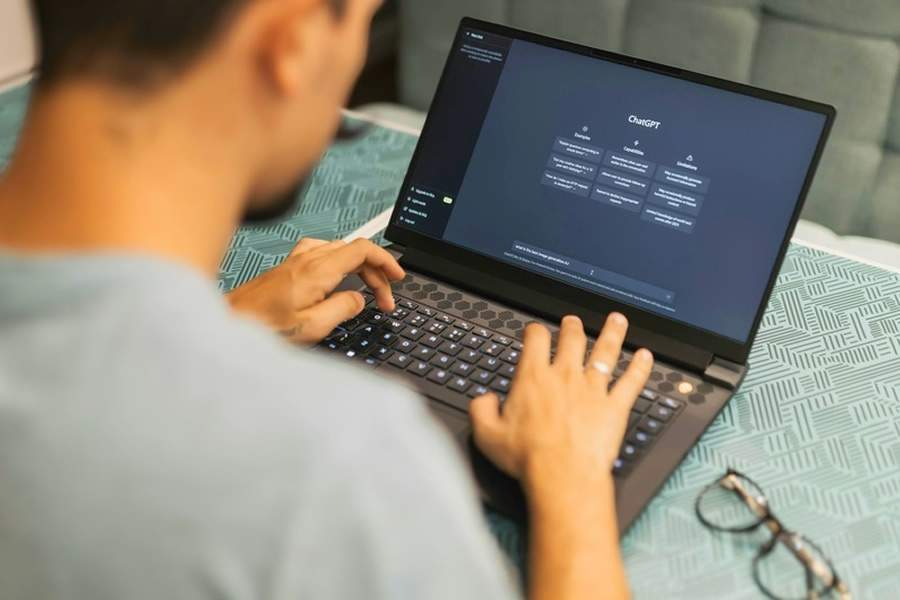 Empresas avançam na adoção de IA, mas enfrentam desafios para escalar