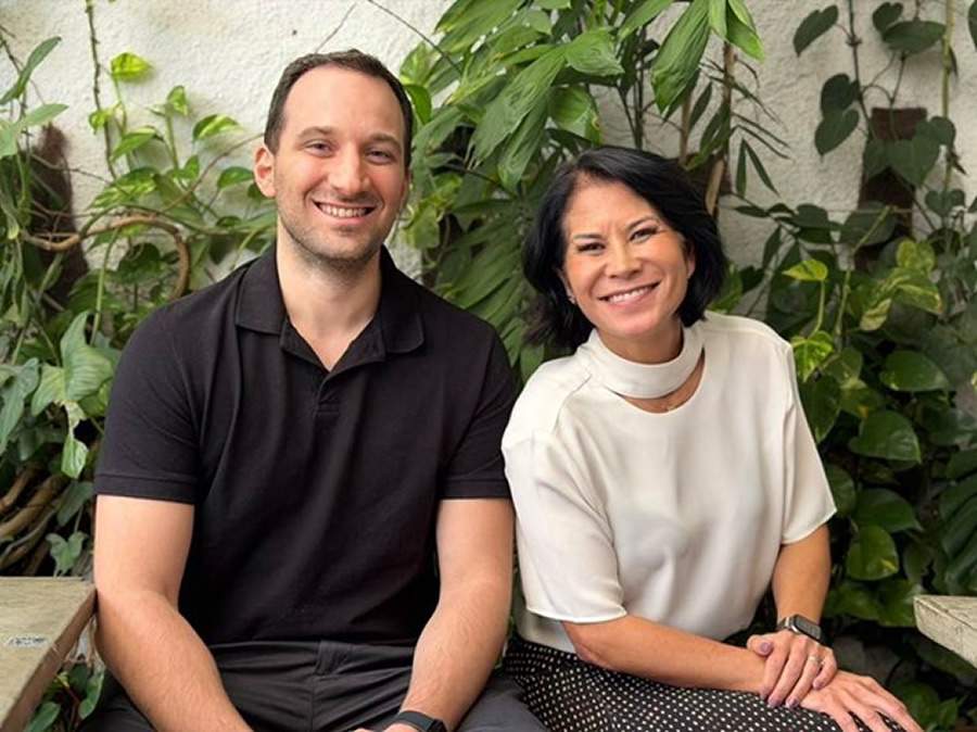  Na foto: Daniel Issa, diretor de seguros do Mercado Pago, e Luciana Amano, vice-presidente de Massificados da Prudential do Brasil
