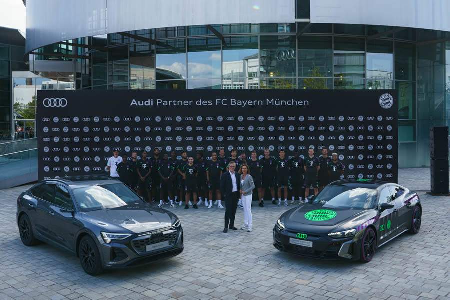 Audi presenteia jogadores do Bayern de Munique com novos ve&iacute;culos el&eacute;tricos