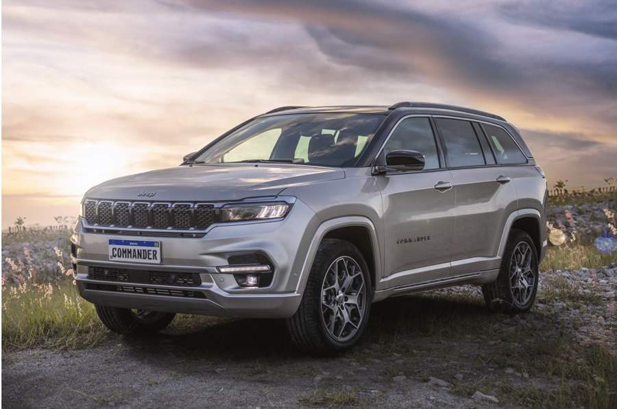Jeep&reg; Compass e Commander mant&eacute;m ampla lideran&ccedil;a entre os SUVs m&eacute;dios e grandes e Renegade cresce 36% nas vendas