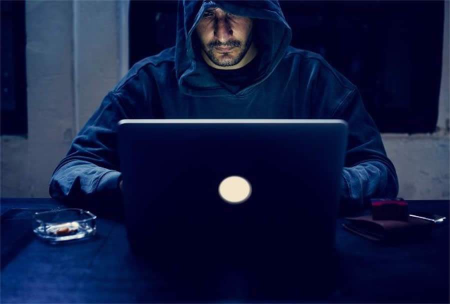 Golpe do emprego: Como identificar &ldquo;vagas falsas&rdquo; e n&atilde;o cair em uma fria