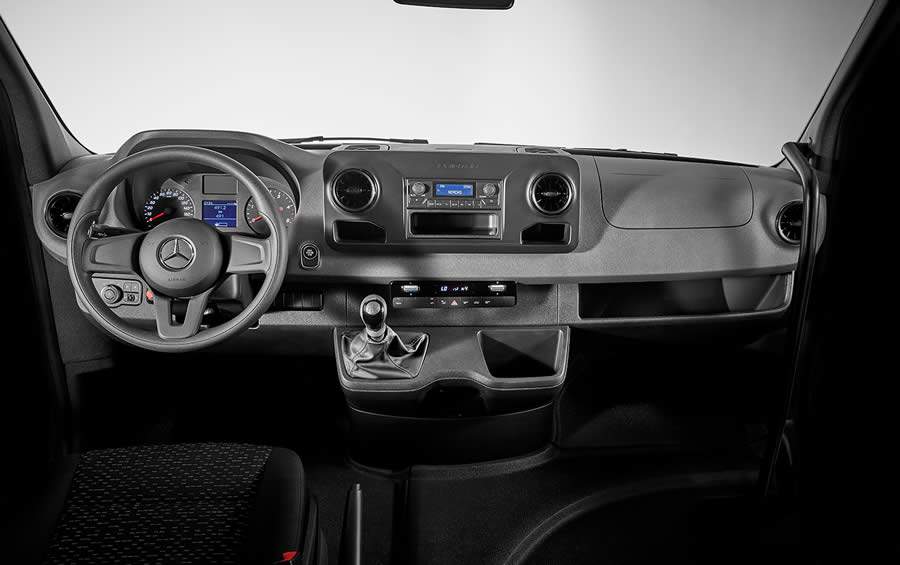 Mercedes-Benz apresenta Sprinter com nova solu&ccedil;&atilde;o para transporte de passageiro
