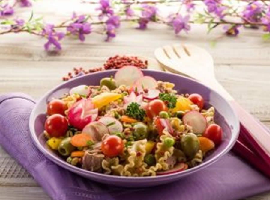 Faça uma saborosa salada de verão com a Mondial