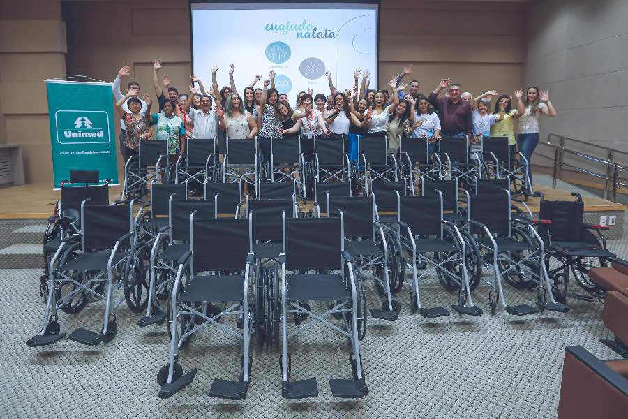 Unimed Londrina entrega 26 cadeiras de rodas para seis instituições de Londrina e região