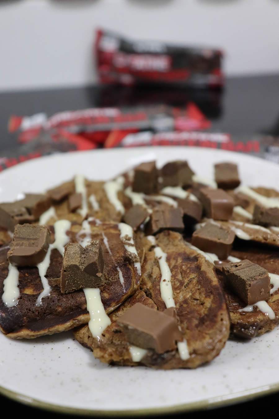 Waffle proteico feito com barrinha é alternativa prática e saborosa para matar a vontade de doce sem sair da dieta