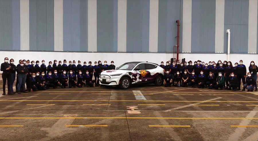 Um Ford Mustang Mach-E montado s&oacute; por mulheres