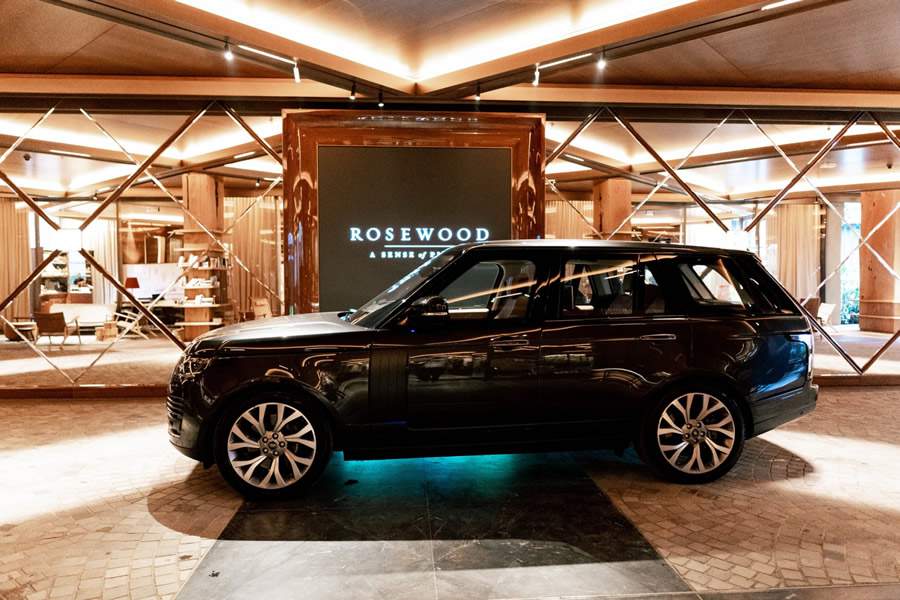 1. Parceria JLR &amp; Rosewood_Range Rover Vogue na &aacute;rea de embarque
