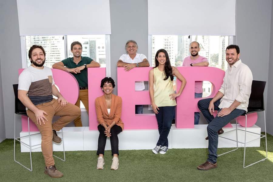  Pier - Da esquerda pra direita_ Maur&iacute;cio Banduk, Lucas Prado, Marina Evangelista, Carlos Colucci, Alice Iglesias, Rafael Oliveira e Igor Mascarenhas - Foto_ Andr&eacute; Bueno