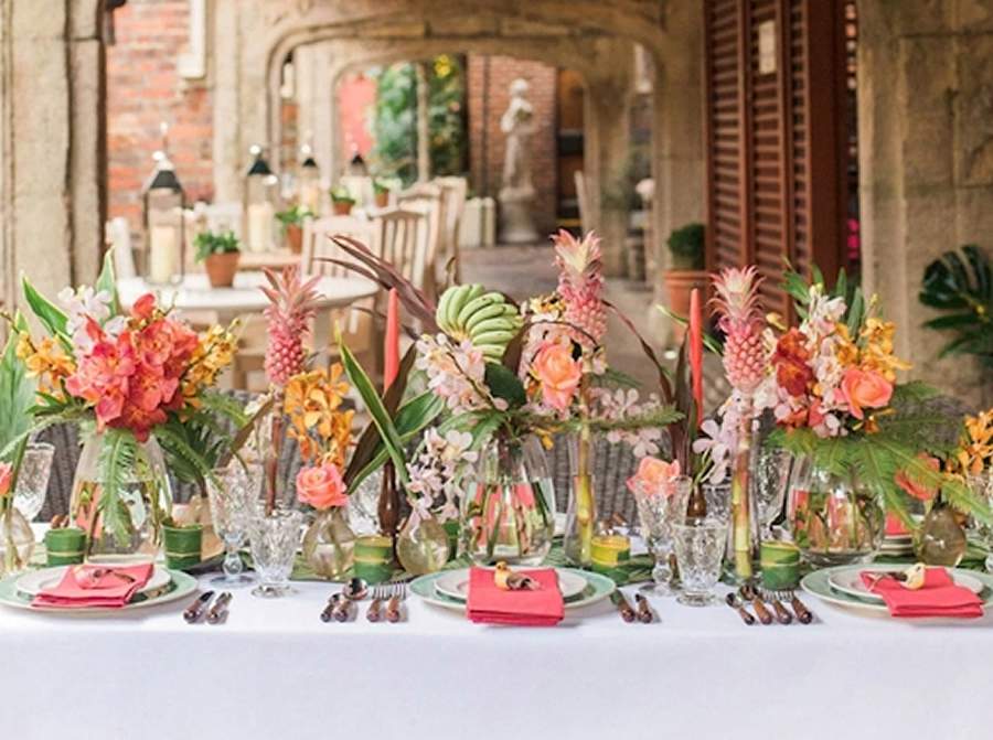 Ch&aacute; bar com tema Carnaval pede decora&ccedil;&atilde;o com muitas cores - (Foto: Casa de Valentina)