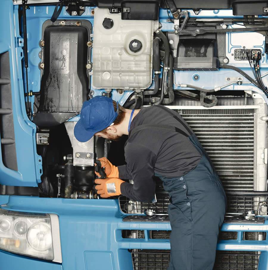  Caminh&atilde;o-manuten&ccedil;&atilde;o - Freepik