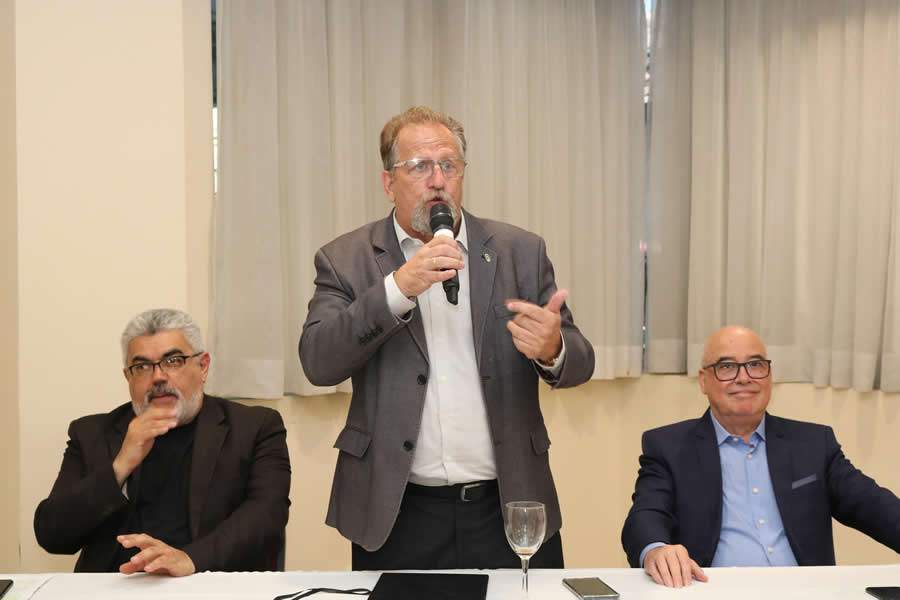 Edson Fecher, &Aacute;lvaro Fonseca e Evaldir Barboza de Paula.