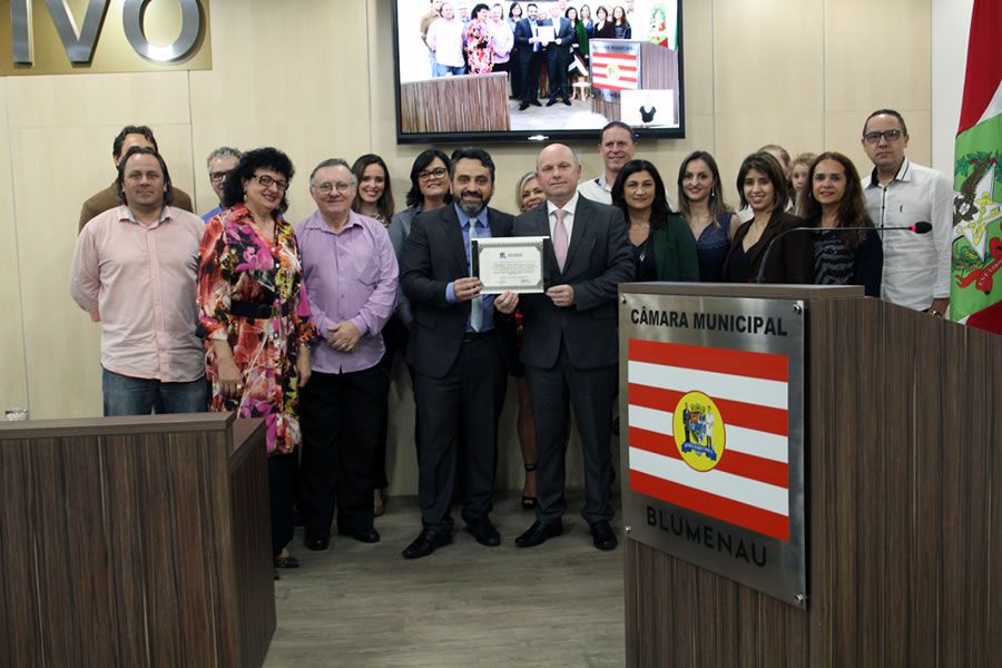 Sindicato das Seguradoras de Santa Catarina recebe Mo&ccedil;&atilde;o de Louvor da C&acirc;mara de Vereadores de Blumenau
