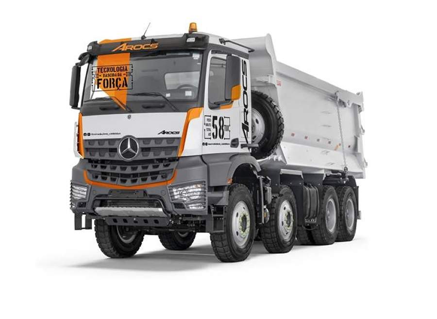 Homens mais fortes do mundo s&atilde;o desafiados a puxar o caminh&atilde;o extrapesado Mercedes-Benz Arocs 8x4