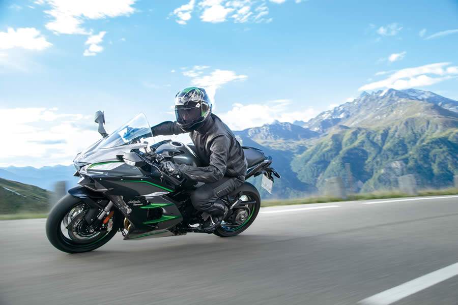 Ninja H2 SX SE+: a sport-touring mais avançada já produzida pela Kawasaki chega ao Brasil