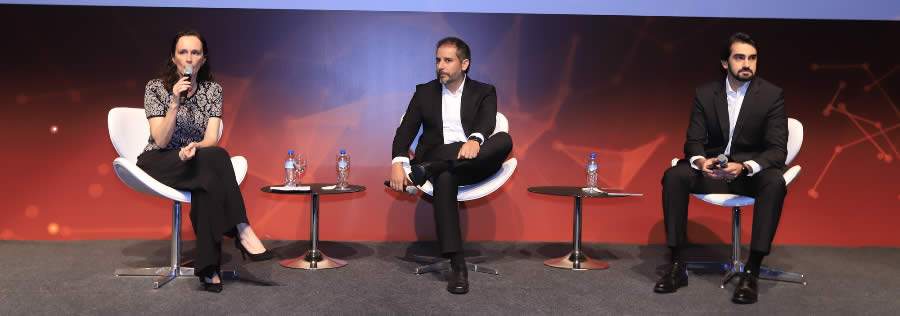 Da esquerda para a direita: a diretora de TI da HDI Seguros; o chefe do Departamento de Tecnologia da Informa&ccedil;&atilde;o e Comunica&ccedil;&atilde;o da Susep, Leonardo de Carvalho, e o diretor de Inova&ccedil;&atilde;o &amp; Estrat&eacute;gia do IRB Brasil RE, Lucas Aristides Mello