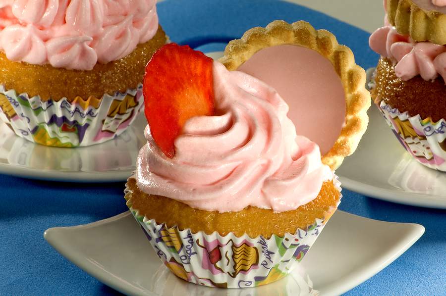 Cupcake de Morango com Marshmallow - Marca Adria Divulgação