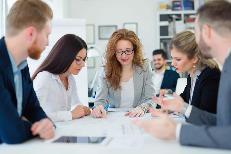 Modelo h&iacute;brido de trabalho: as vantagens e desvantagens dessa op&ccedil;&atilde;o