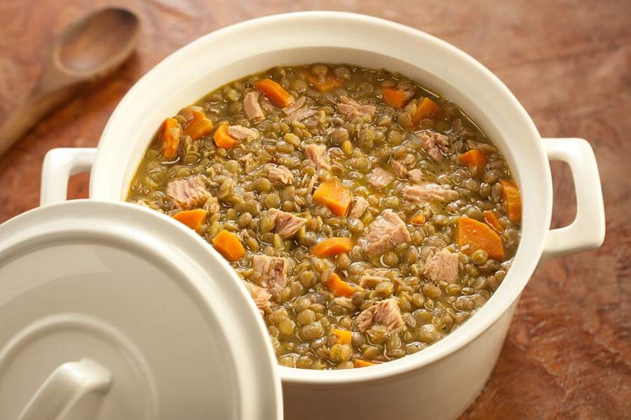 Lentilhas ensopadas com atum - Créditos das fotos: Gomes da Costa/Divulgação