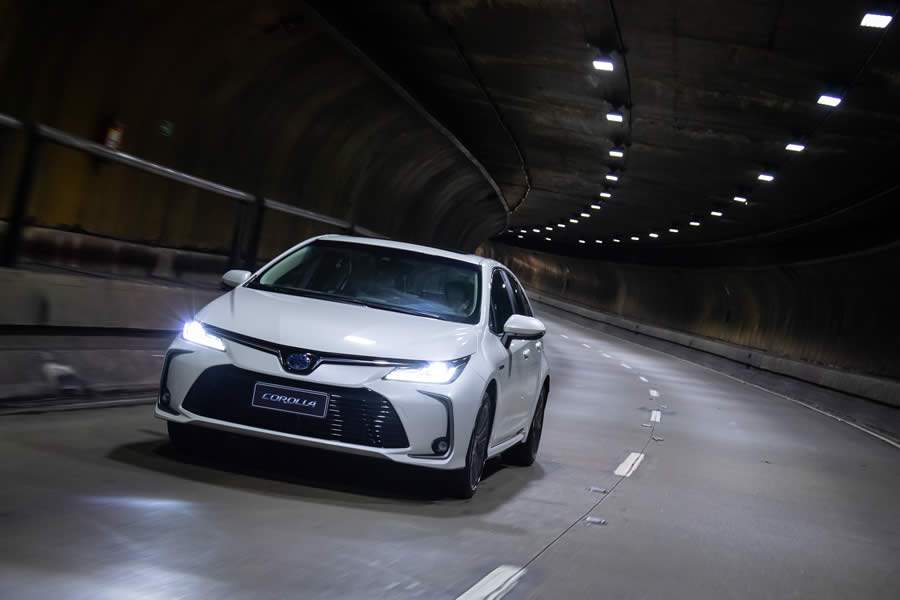 Toyota Corolla - veículo mais vendido do mundo chega completamente renovado e oferece, pela primeira vez, sistema híbrido