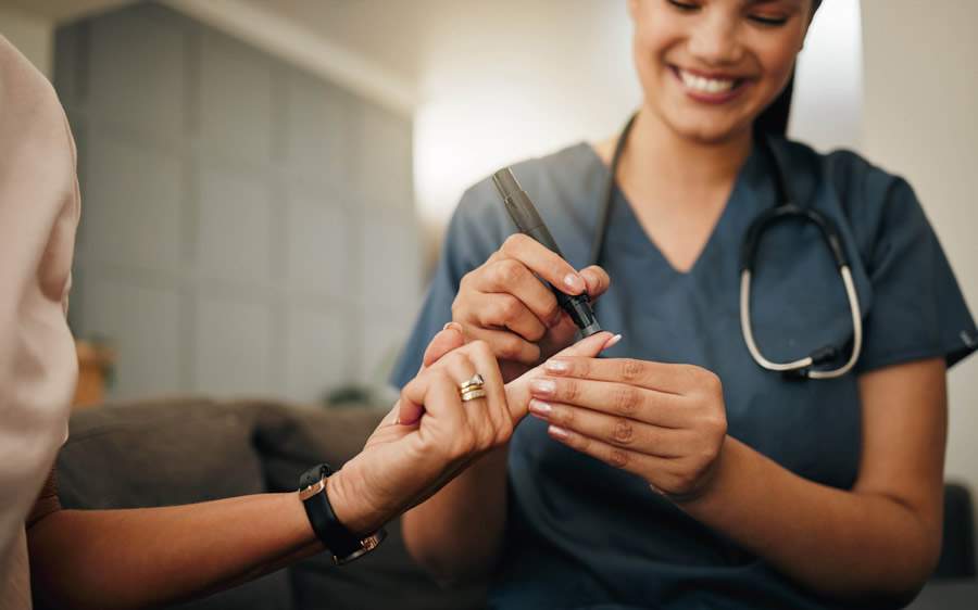 Adesão ao tratamento, consulta regular a profissionais de saúde e busca por informações são fundamentais para cuidado da doença - Créditos: Istock