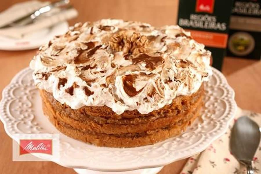 Sobremesa para a ceia de Natal: bolo mesclado de café e nozes