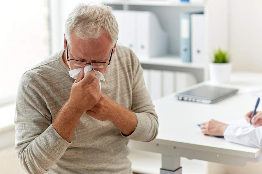 Os principais causadores das alergias são mofo e ácaros, que se proliferam nesta época do ano - Divulgação