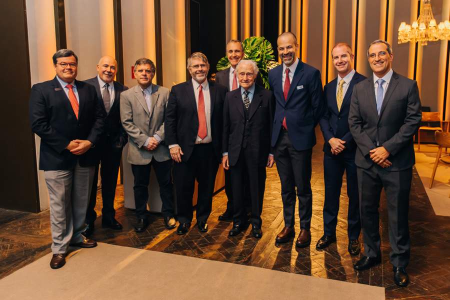Dr. Marcos Loreto, diretor m&eacute;dico t&eacute;cnico, Ricardo Ferraz, diretor t&eacute;cnico de seguros, Santiago Villa Larroudet, diretor do Grupo Omint Sa&uacute;de Argentina, Ing. Juan Carlos Villa Larroudet, presidente, Juan Carlos Pablo Joaquin Villa Larroudet, fundador do Grupo Omint no Brasil, Andr&eacute; Coutinho, diretor geral, C&iacute;cero Barreto, diretor comercial e de marketing, Eduardo Octaviano, diretor financeiro, Eduardo Monteiro, diretor de sa&uacute;de. - Imagem para divulga&ccedil;&atilde;o