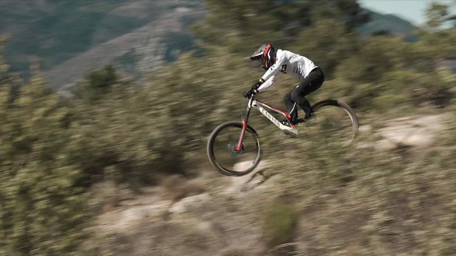 Pirelli e o Campe&atilde;o Mundial Fabien Barel Desenvolvem Uma Nova Gama de Pneus Scorpion Para Competi&ccedil;&otilde;es Gravity