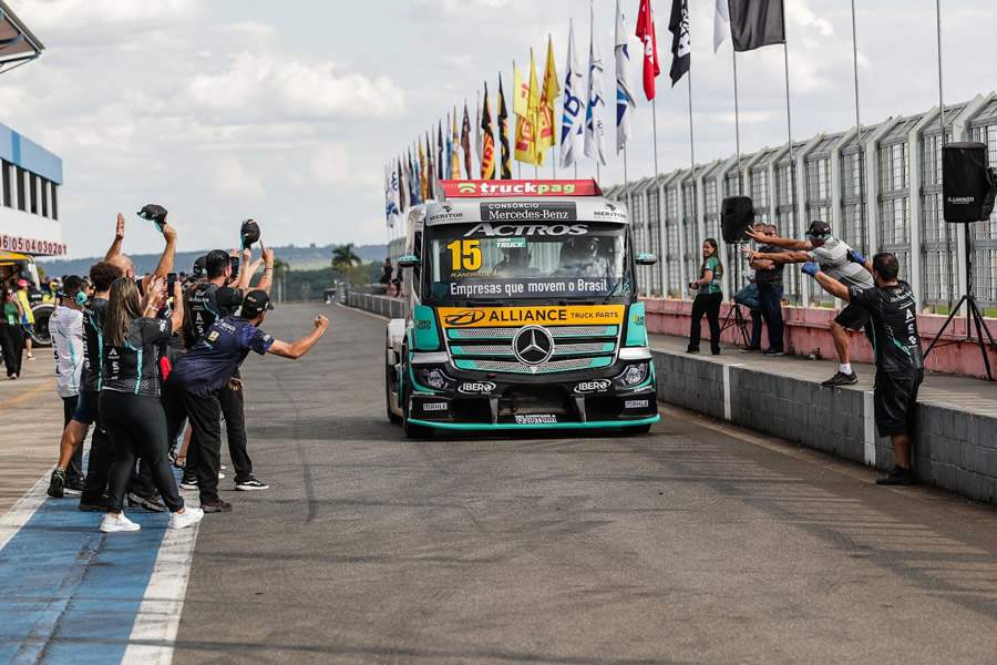 Mercedes-Benz Actros &eacute; bicampe&atilde;o da Copa Truck