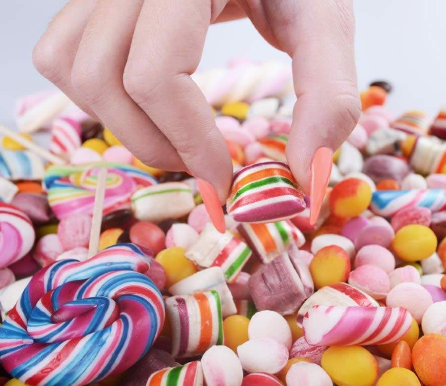 Quarentena: alto consumo de açúcar pode estar relacionado ao desenvolvimento de células cancerígenas
