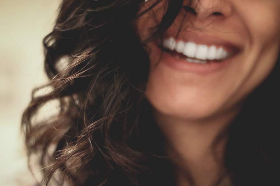 Seu sorriso merece um tratamento especial e isso se pode conquistar através de um plano odontológico feito para você. (Imagem: Unsplash)