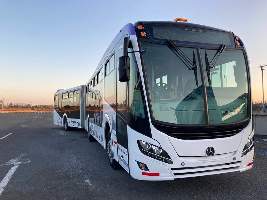 Mercedes-Benz entrega 37 &ocirc;nibus articulados para novo sistema de transporte BRT no M&eacute;xico