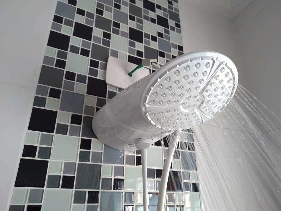 Inverno com conta de luz mais cara: chuveiro el&eacute;trico pode representar at&eacute; 43% do gasto com energia