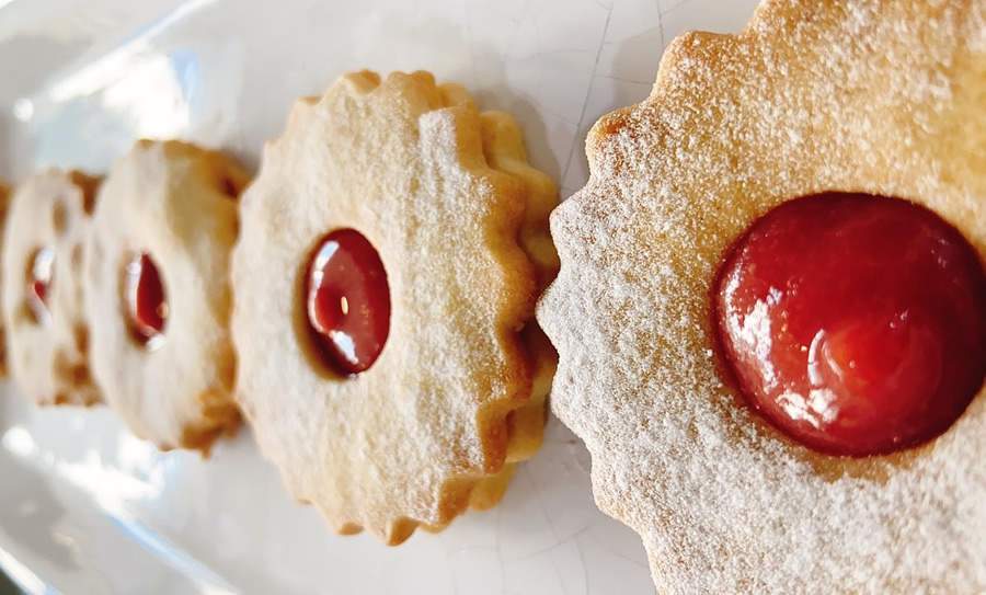 Biscoito recheado com geleia de morango - Crédito Vannessa Magalhães