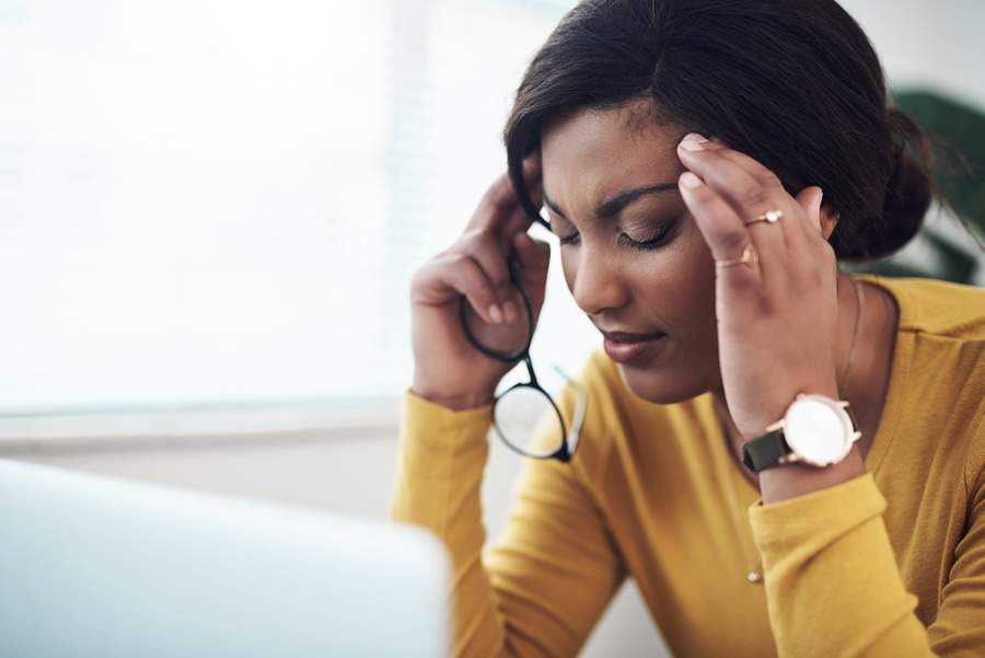 7 hábitos que podem causar dor de cabeça