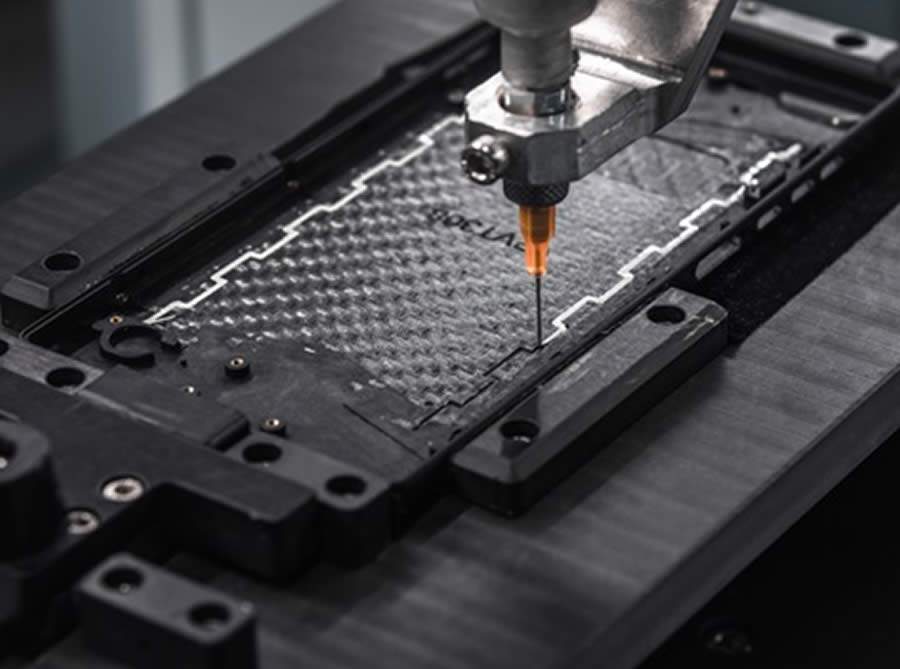 O primeiro smartphone de fibra de carbono do mundo possui composto da LANXESS