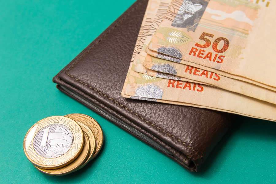 Primeiro sal&aacute;rio: como utilizar com responsabilidade sem deixar de usufruir do dinheiro