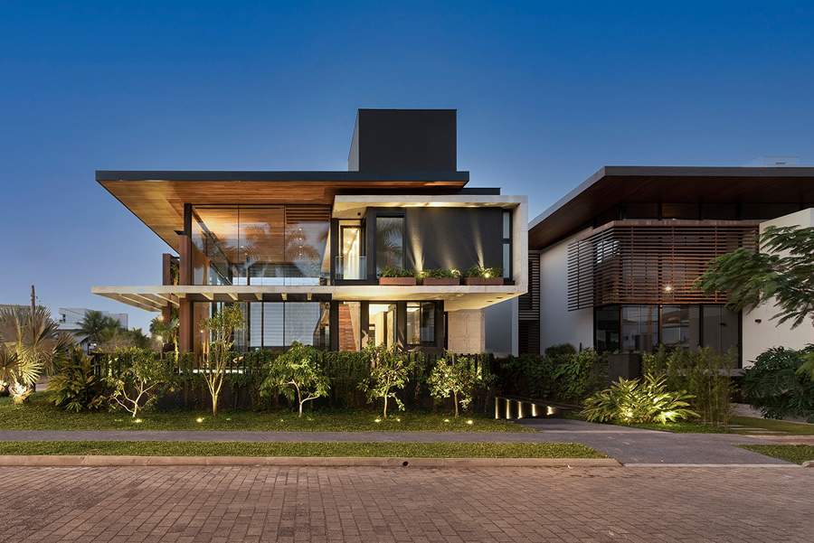 Fotos: Ronaldo Azambuja - Paisagismo: Cynthia Benini