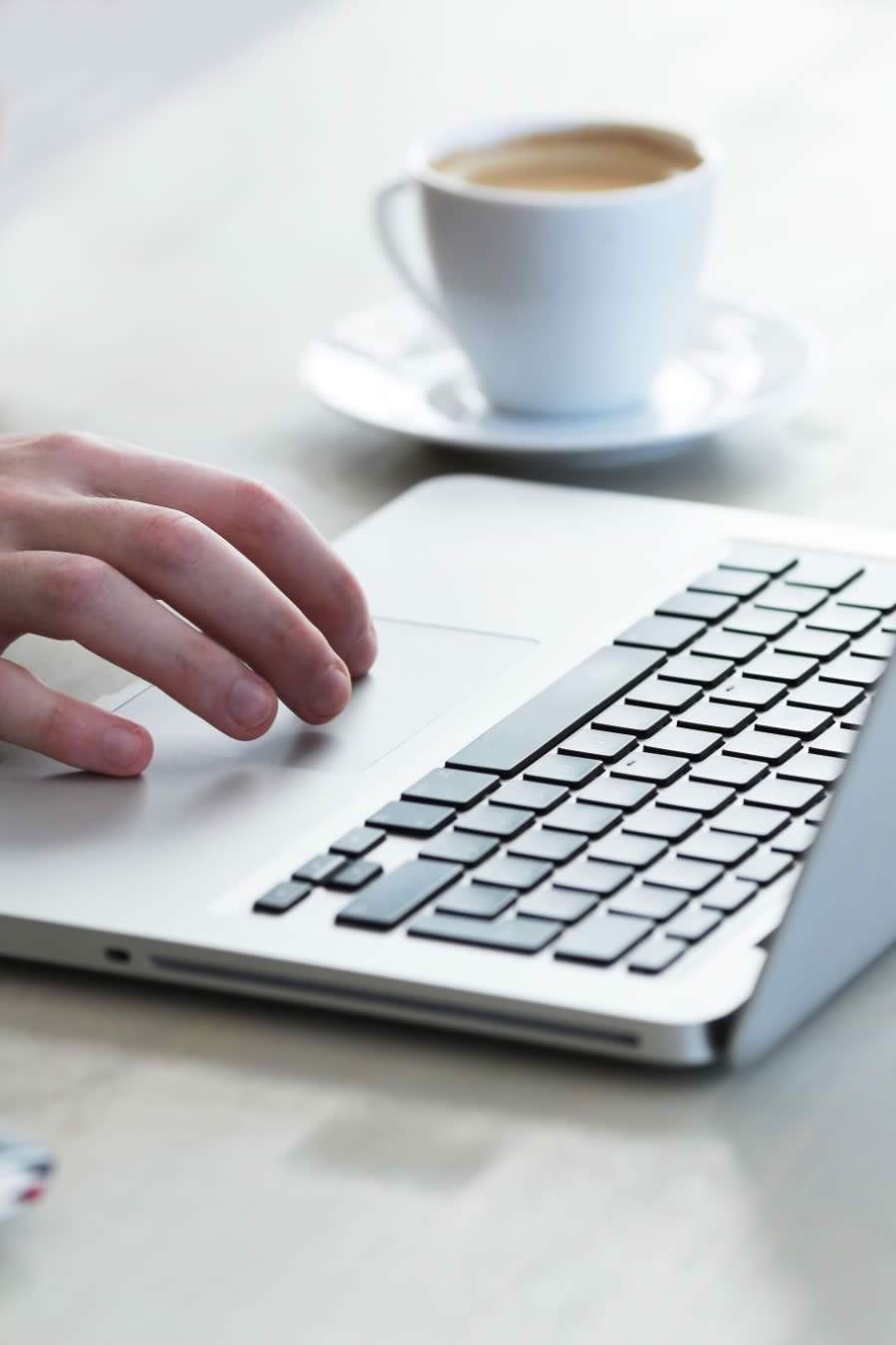 Segundo a Funda&ccedil;&atilde;o Dom Cabral, 54% dos brasileiros querem o equil&iacute;brio entre trabalho presencial e remoto (Cr&eacute;dito: Divuga&ccedil;&atilde;o)