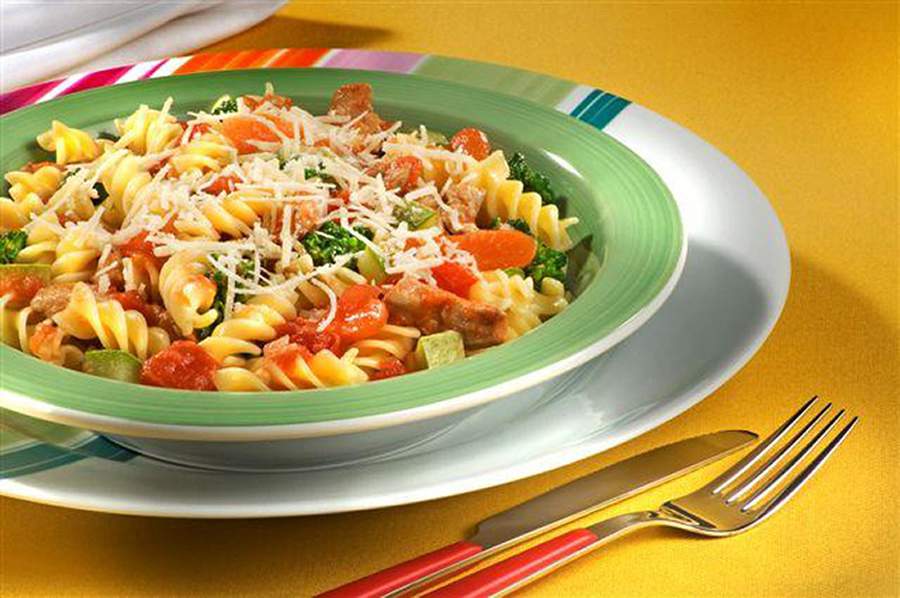 Parafuso com Frango e Legumes - Divulgação Adria