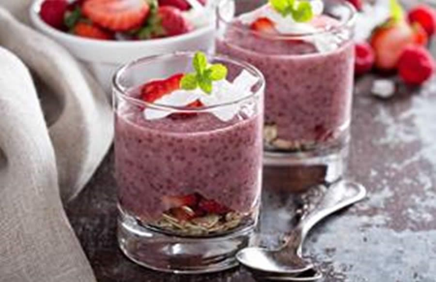 Mousse de morango com sementes do Divino Fogão