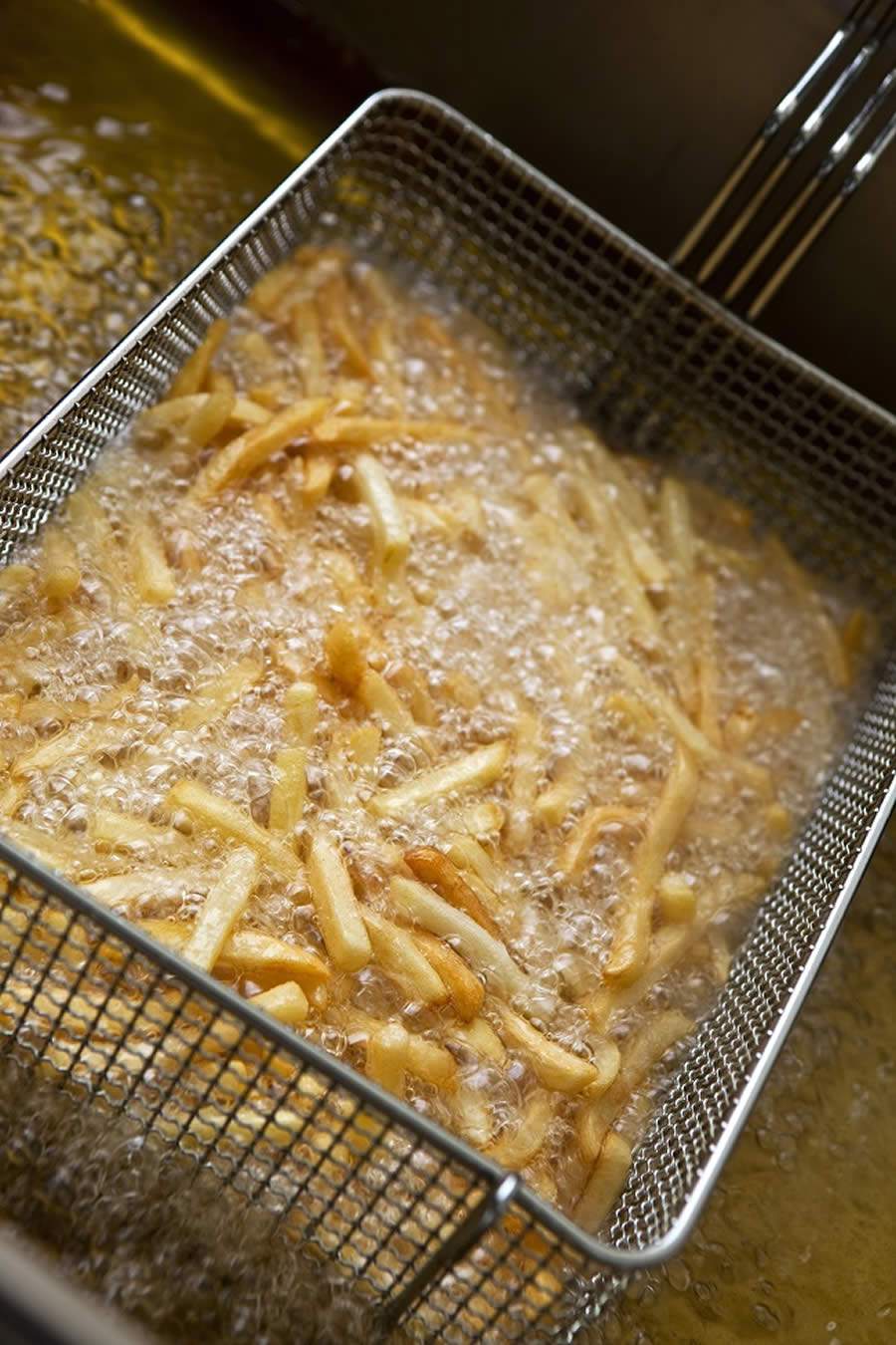 Pela Lei, descarte correto do &oacute;leo de cozinha &eacute; obrigat&oacute;rio no Paran&aacute;