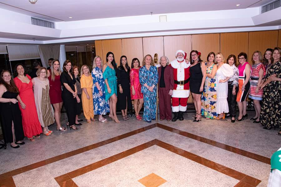 As esposas e familiares dos confrades prestigiaram o evento, que contou com a presen&ccedil;a de Papai Noel &ndash; Foto: Dalvino Santino