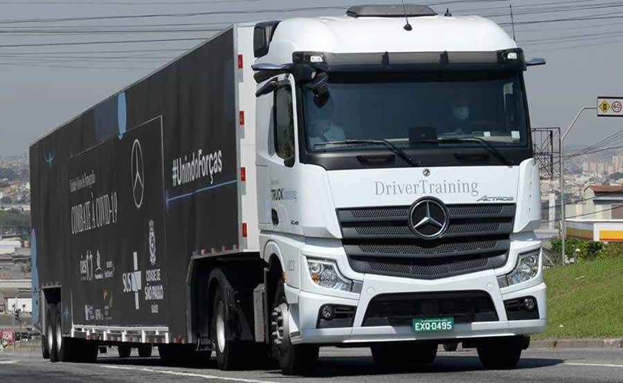 Mercedes-Benz cria unidade m&oacute;vel de tomografia para combate &agrave; Covid-19