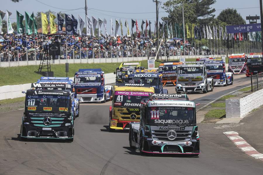 Bia Figueiredo segue l&iacute;der na Super Truck Elite com seis vit&oacute;rias no ano (Rodrigo Ruiz/RR Media)
