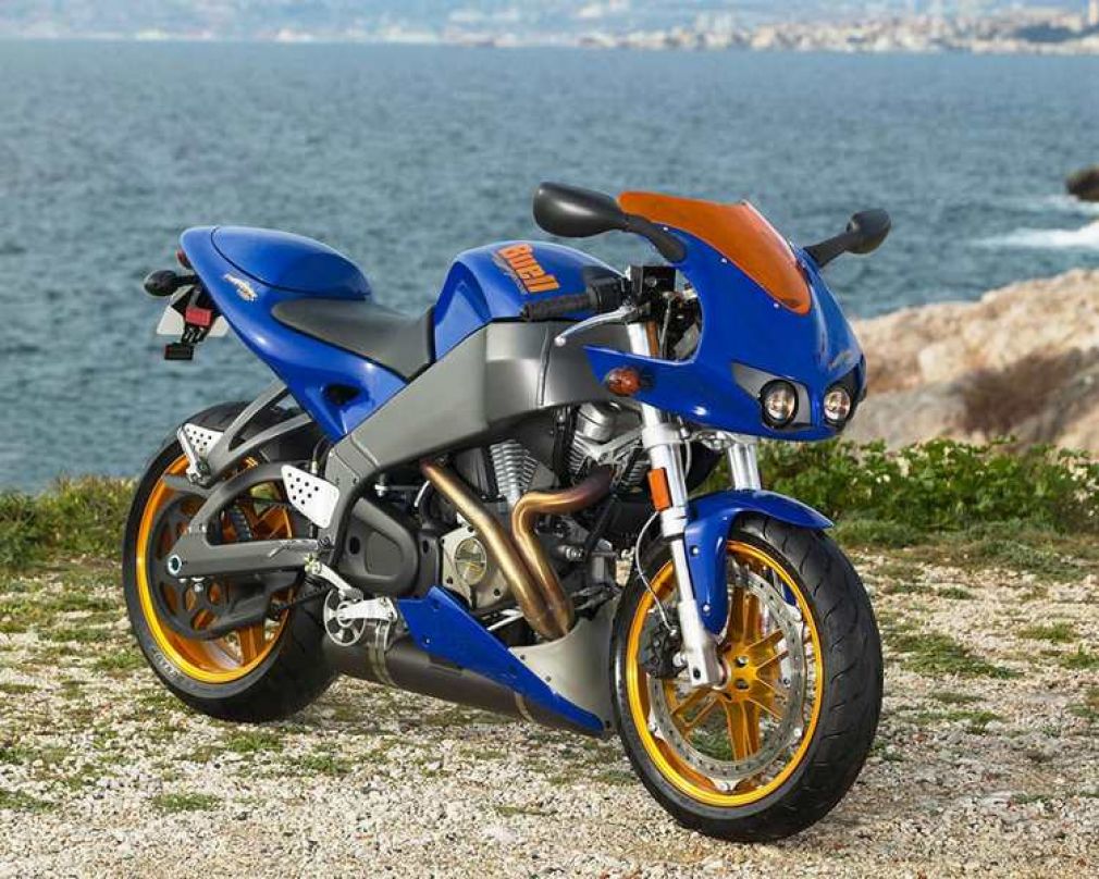 Comiss&atilde;o de Transportes aprova tr&acirc;nsito de motos entre ve&iacute;culos em fila