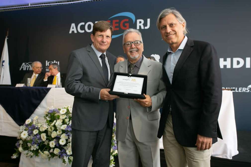 CCS-RJ recebe homenagem da Aconseg-RJ